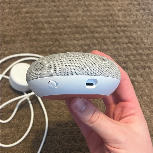 Google Home Mini - Picture 4 of 5